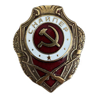 Sowjetisches Abzeichen „Ausgezeichneter Scharfschütze“, russische Militärauszeichnung „Hammer und Sichel“.