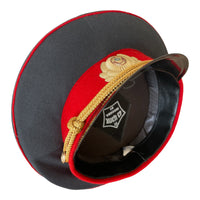 Sowjetischer Polizeioffizier mit Schirmmütze, gemeinsame Militsiya-Uniform, Schirmmütze, UdSSR-Abzeichen